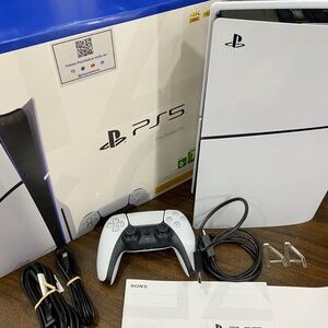 PlayStation 5 PS5  Like New, With Controller & Accessories